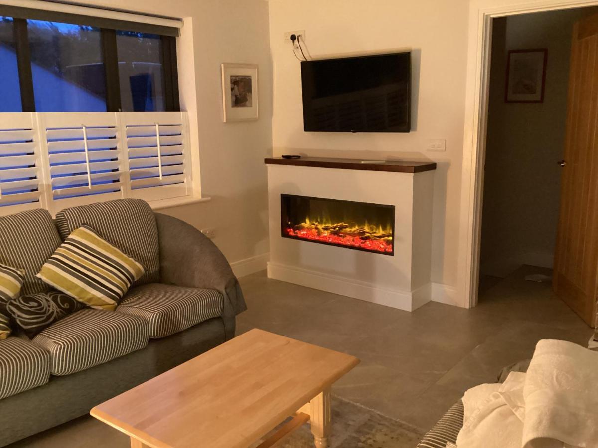 Roundstone Retreats Roundstone Harbour Lights Apartment ภายนอก รูปภาพ