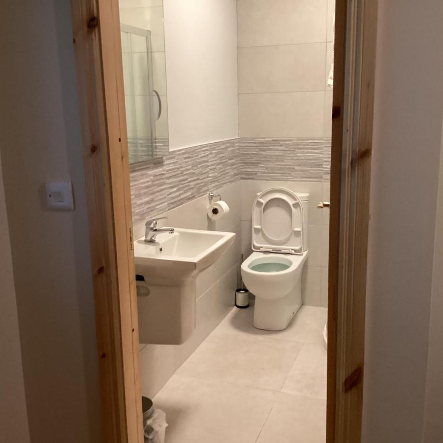 Roundstone Retreats Roundstone Harbour Lights Apartment ภายนอก รูปภาพ