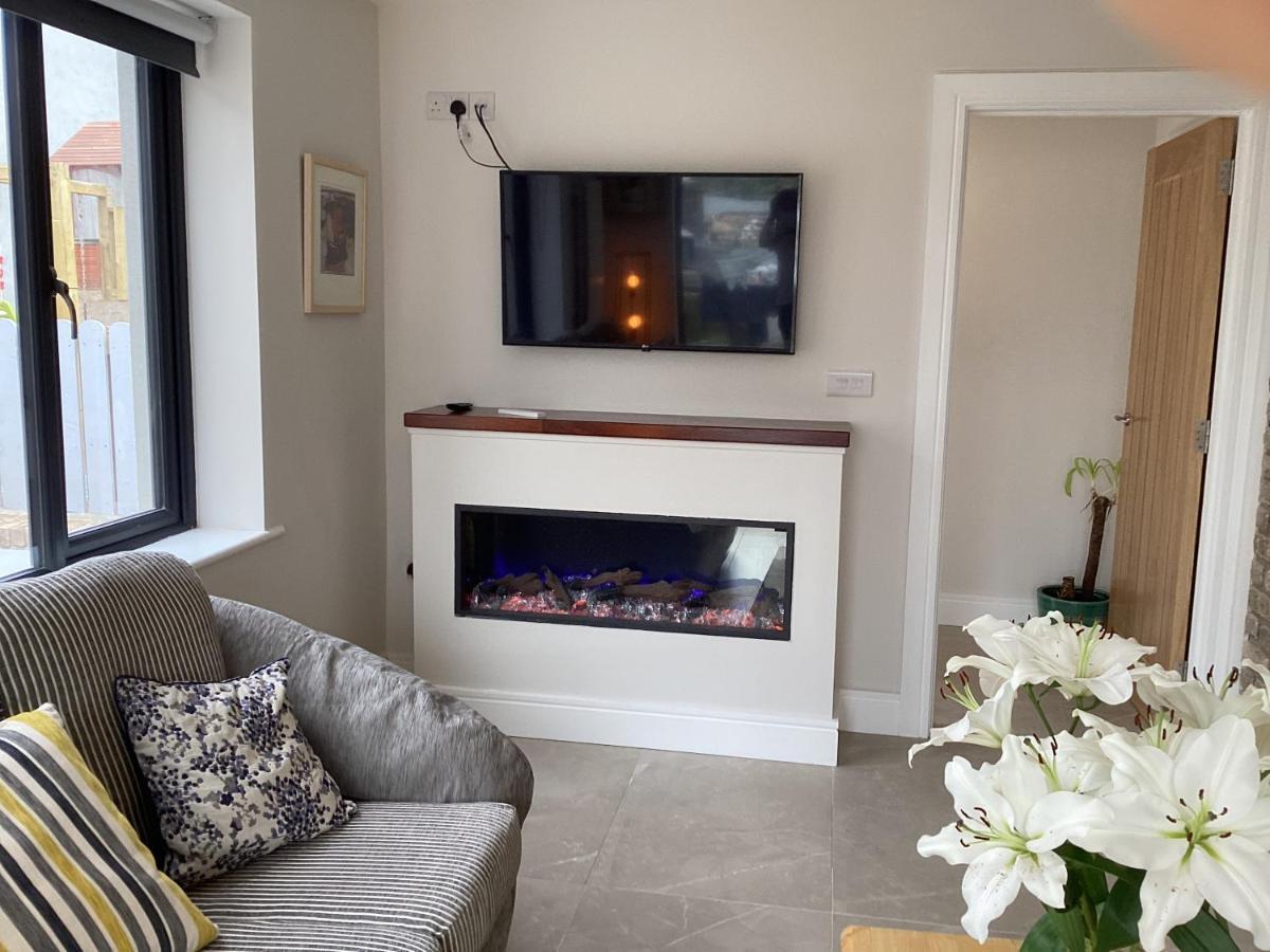 Roundstone Retreats Roundstone Harbour Lights Apartment ภายนอก รูปภาพ