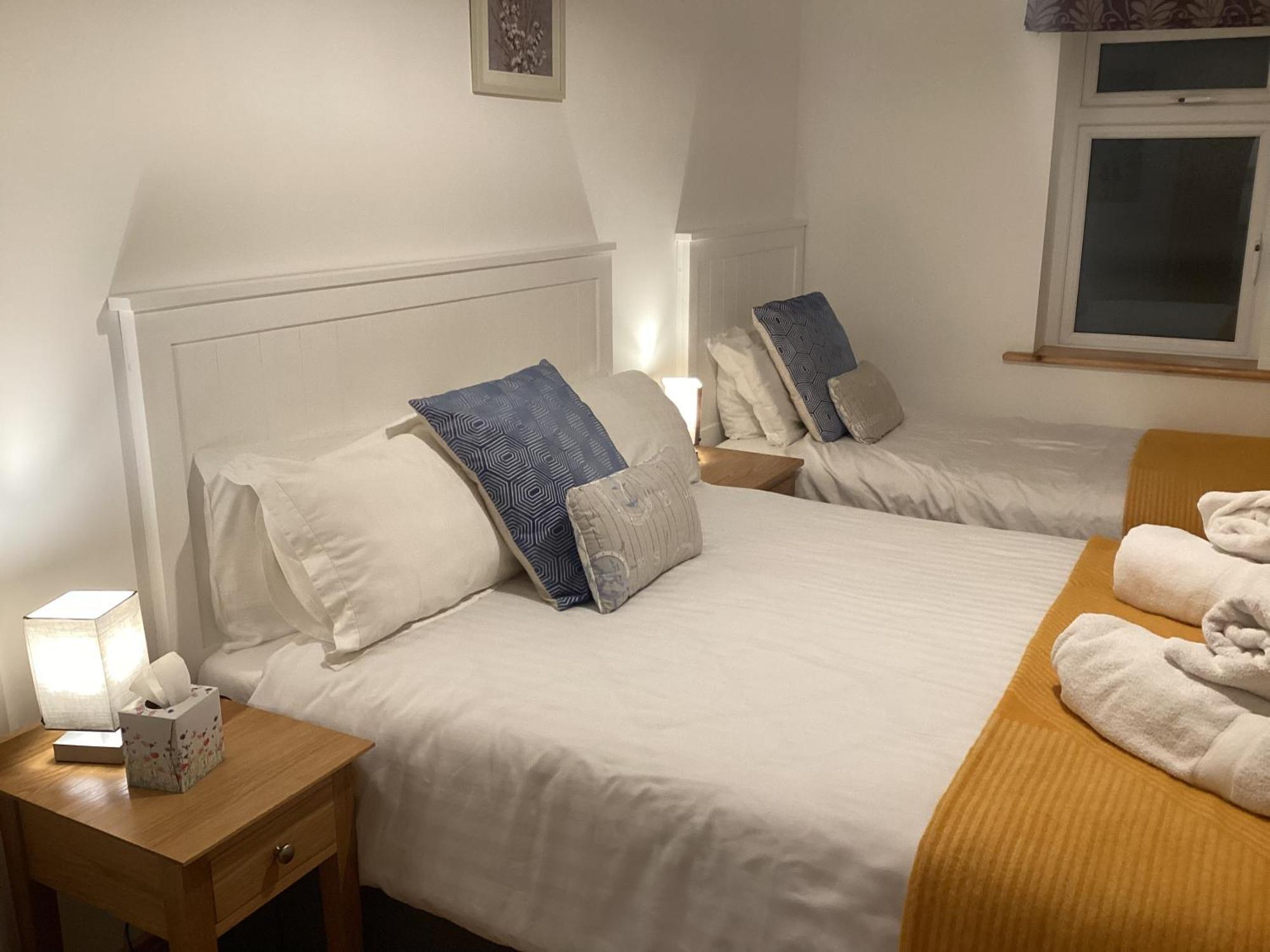 Roundstone Retreats Roundstone Harbour Lights Apartment ภายนอก รูปภาพ